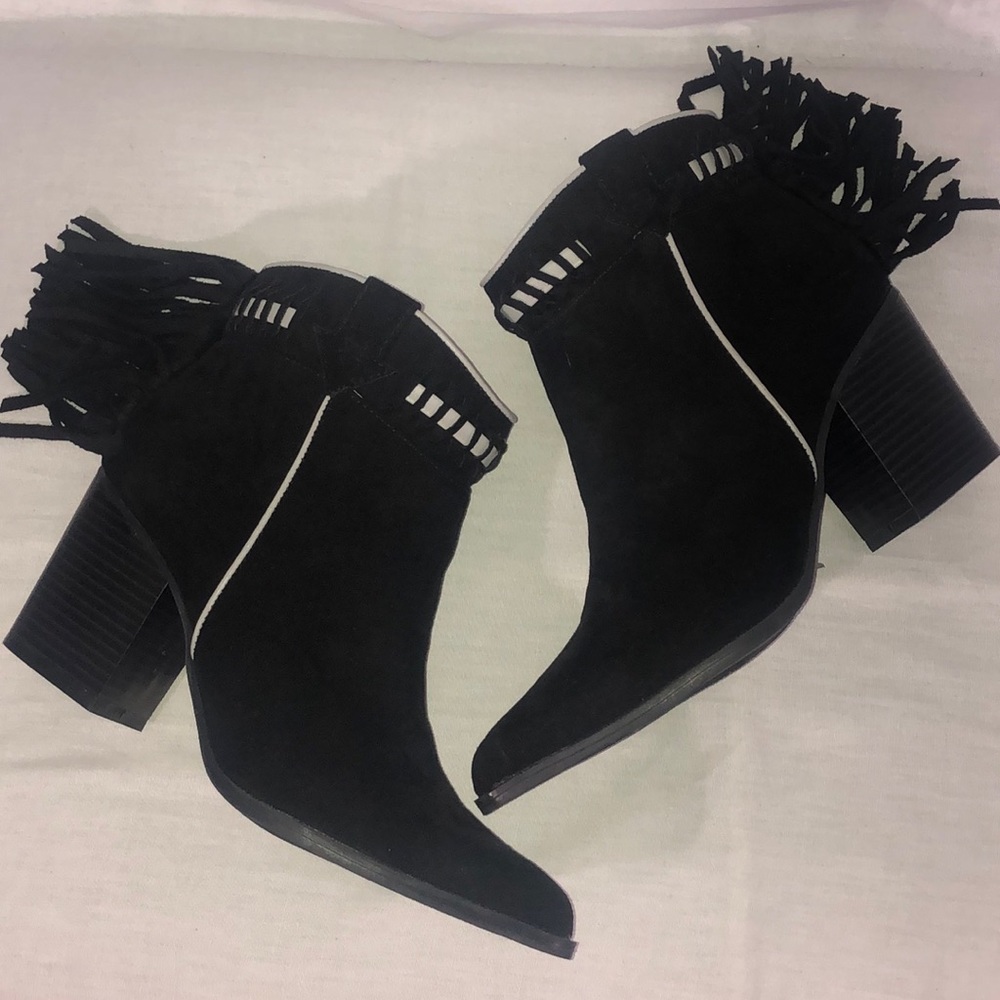 NWOT Qupid Booties